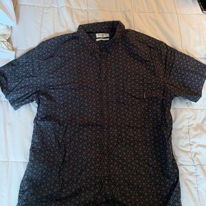 Men’s black billabong shirt